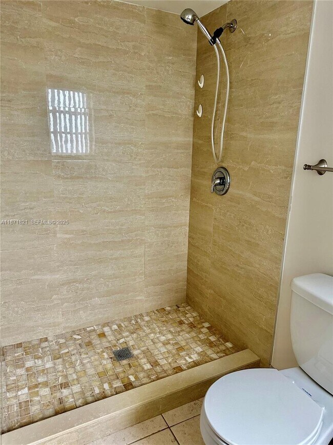 Building Photo - 300 NE 12th Ave