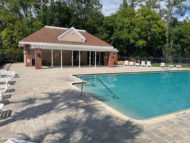 Building Photo - 3-bedroom, 2-bath home features a 2-car garage