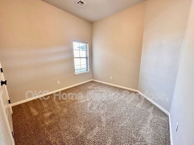 Building Photo - 2412 SE 92nd Terrace