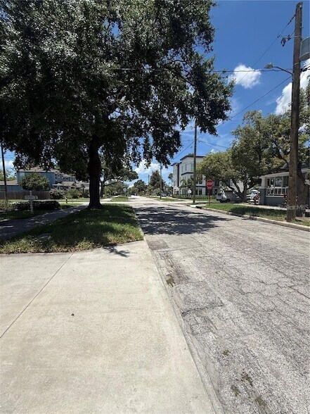 Building Photo - 114 W Amelia Ave