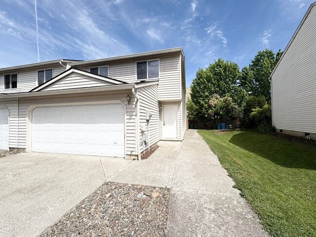Primary Photo - Spacious 3 bed 2.5 Bath Townhome in Cascad...