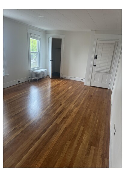 Living room - 994 Somerville St
