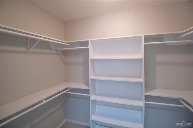 Building Photo - 16 E Martin Ave