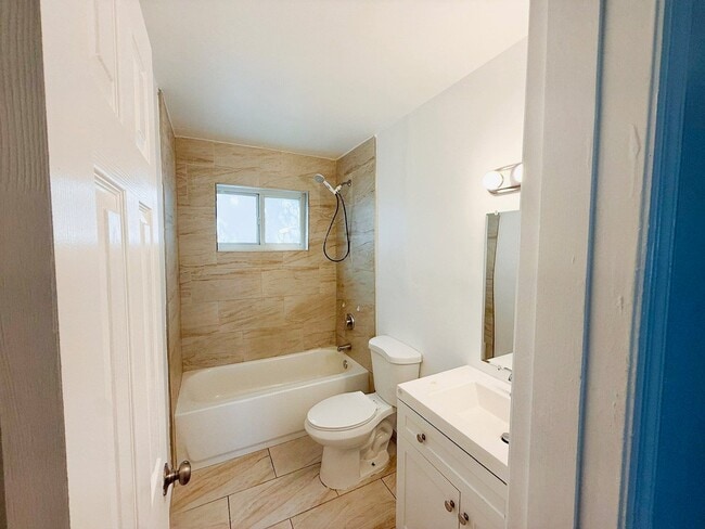 Building Photo - 1555 NE 148th St