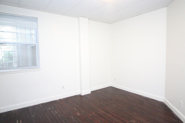 Building Photo - 1708 Linden Ave