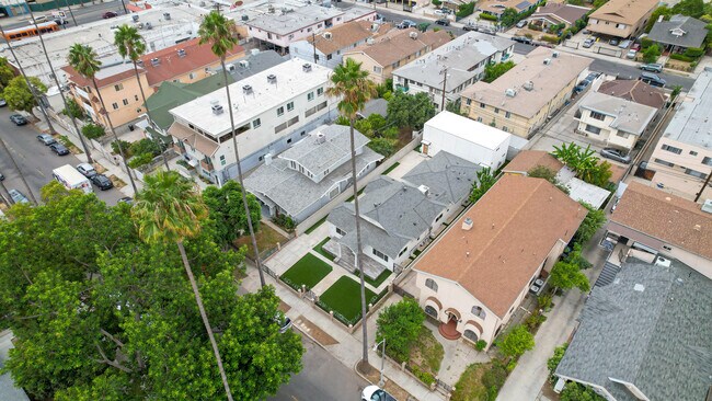 Building Photo - 1537 N Kingsley Dr