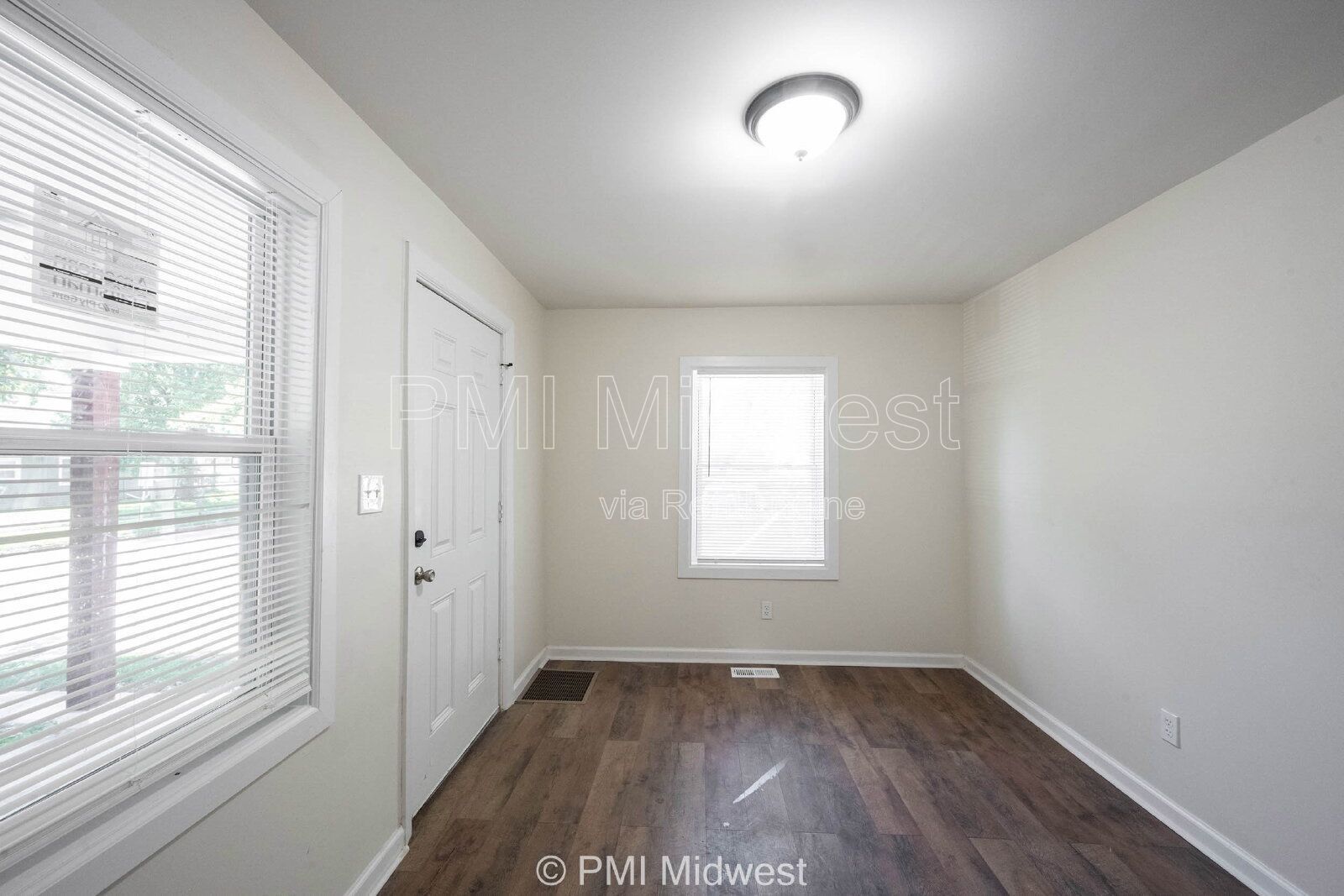 Building Photo - 512 N Chester Ave