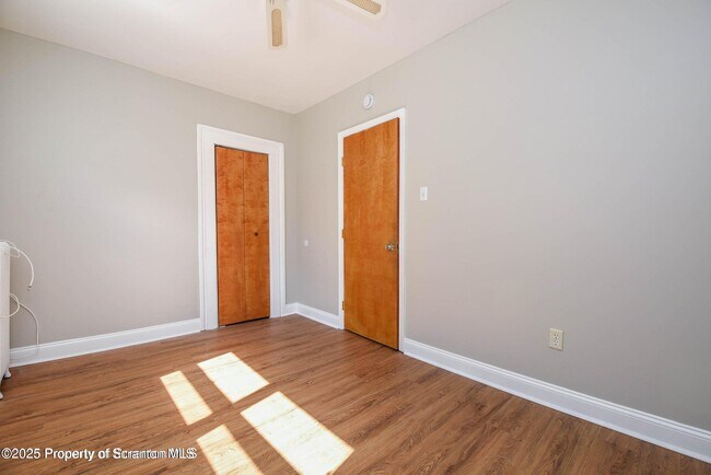 Building Photo - 1225 1/2 S Irving Ave