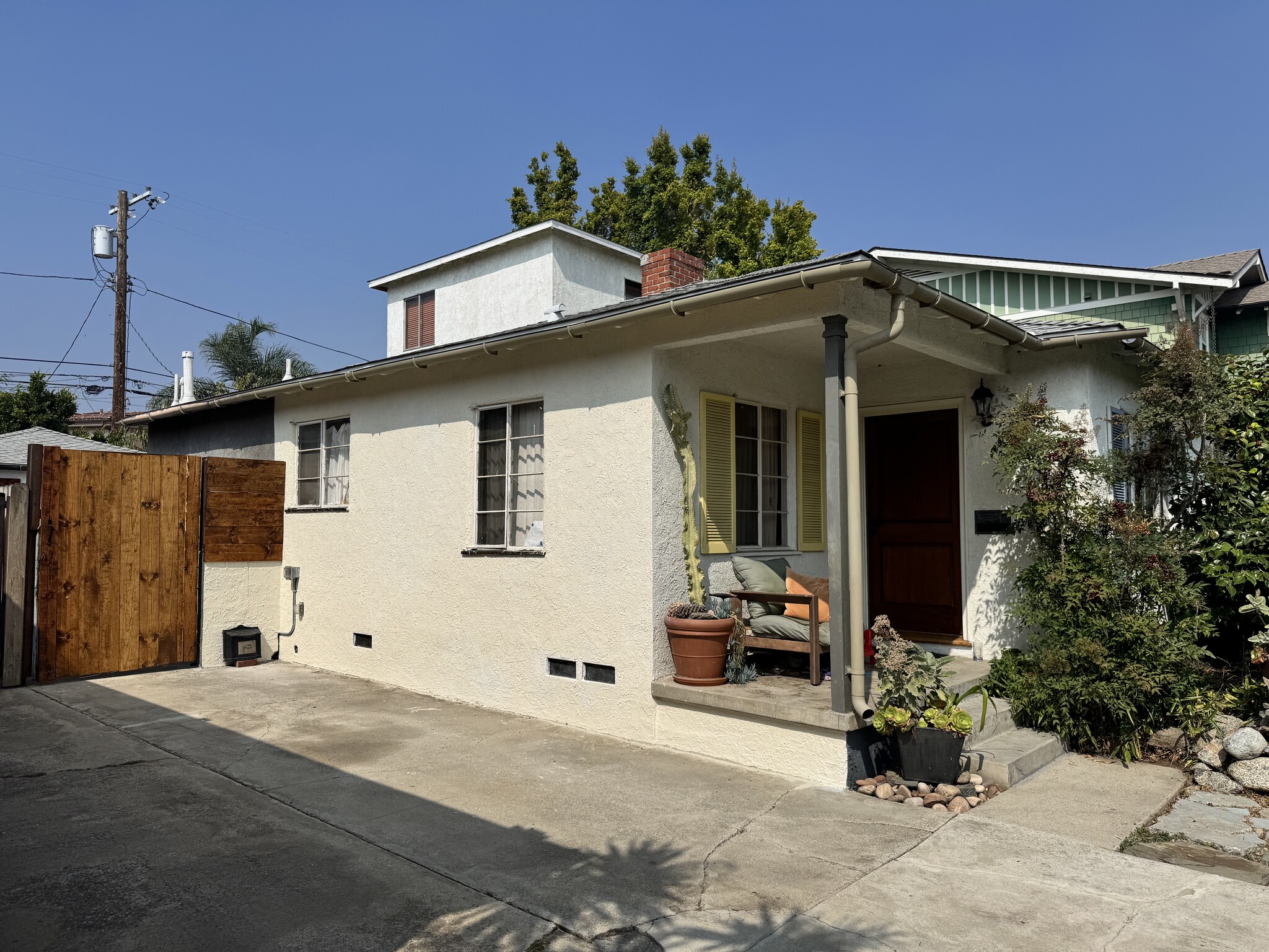 Building Photo - 3243 Mountain View Ave