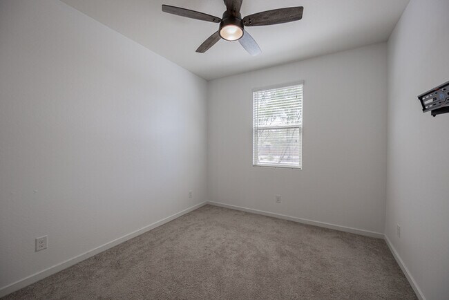 Building Photo - 12448 W Gardenia Ct
