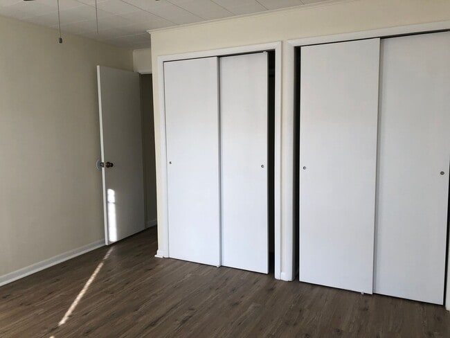 Building Photo - Great 3 Bedroom, 1 1/2 Bath Home! New Kitc...