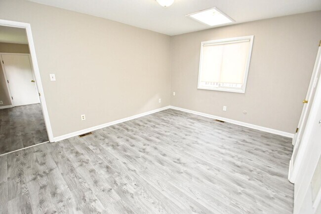 Building Photo - Updated 3 bedroom 1.5 bath home in South Bend IN