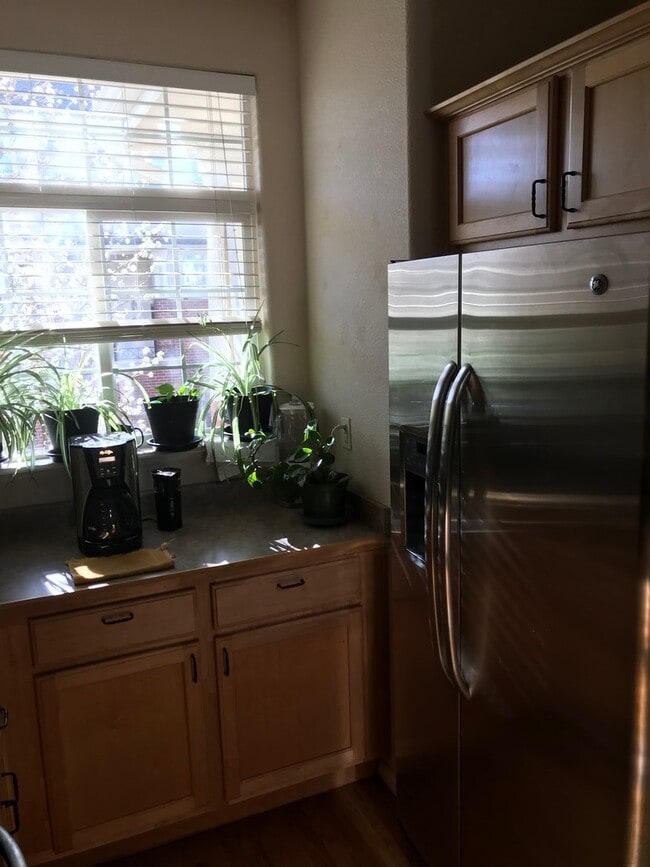 Building Photo - Beautiful 2 Bedroom/2 Bathroom Townhome in Kensington Estates