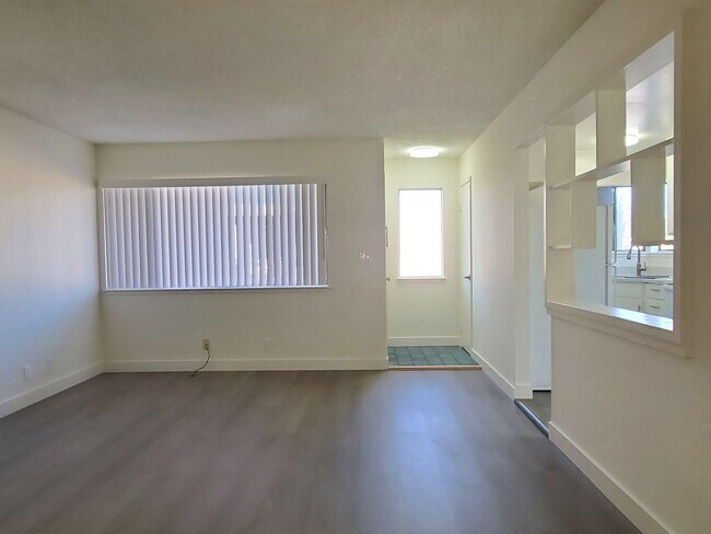 Building Photo - Deborah