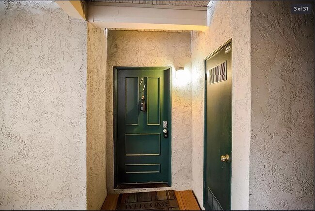 Building Photo - 9785 Mesa Springs Way
