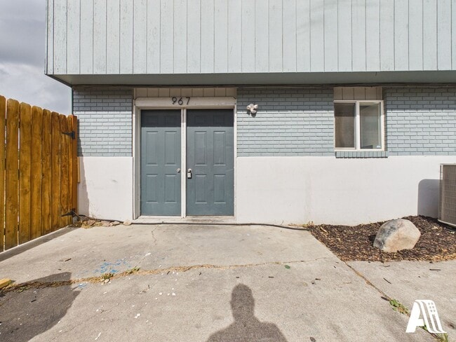 Building Photo - 967 W 2000 N
