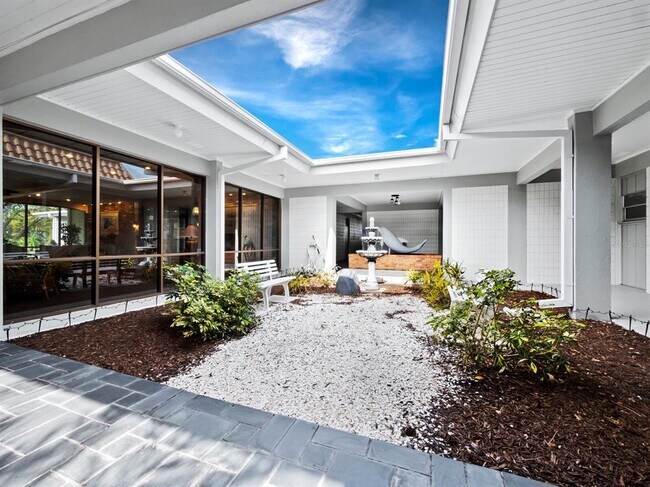 Building Photo - 4400 Exeter Dr