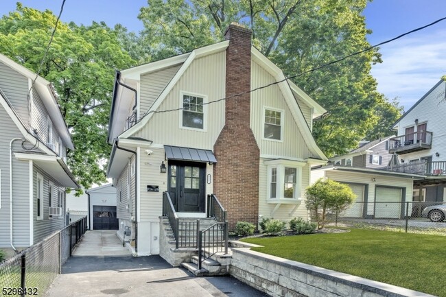 Building Photo - 317 Montclair Ave