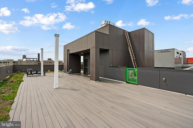 Building Photo - 1501 N 31st St