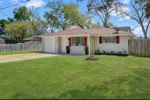 Building Photo - 334 Pennington Dr