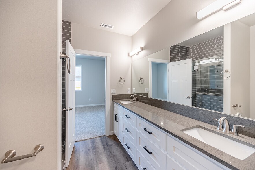 Master Bathroom - 4075 Quinn Dr NE