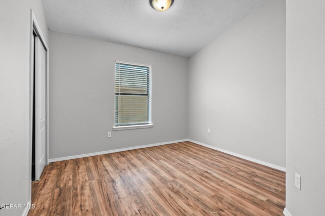 Building Photo - 10039 Paloma Dr