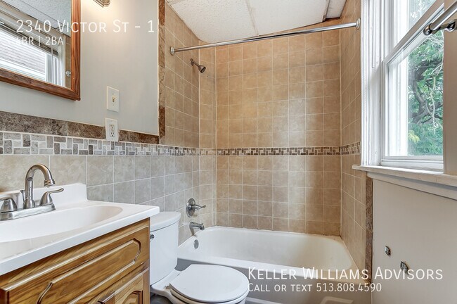 Building Photo - 2340 Victor St