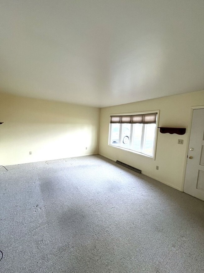 Building Photo - Beautifully Renovated Single-Family Ranch – 3 Beds, 2 Baths