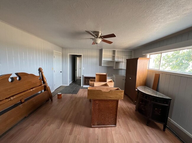 Building Photo - 20649 E American Ave