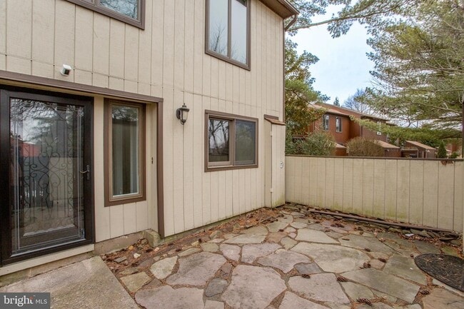 Building Photo - 17 Eden Roc