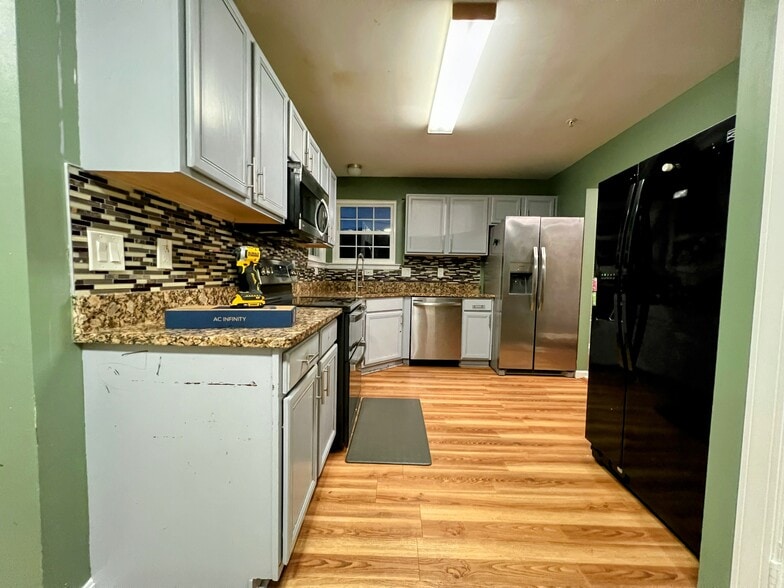 Building Photo - 6301 Grenfell Ct