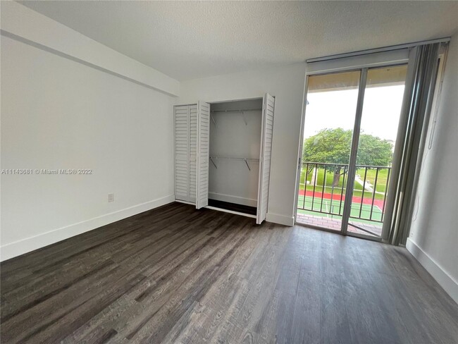 Building Photo - 9210 Fontainebleau Blvd