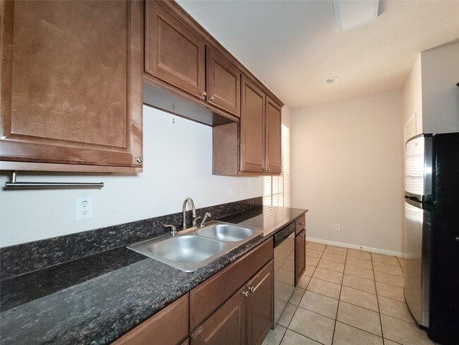 Building Photo - 2255 Braeswood Park Dr
