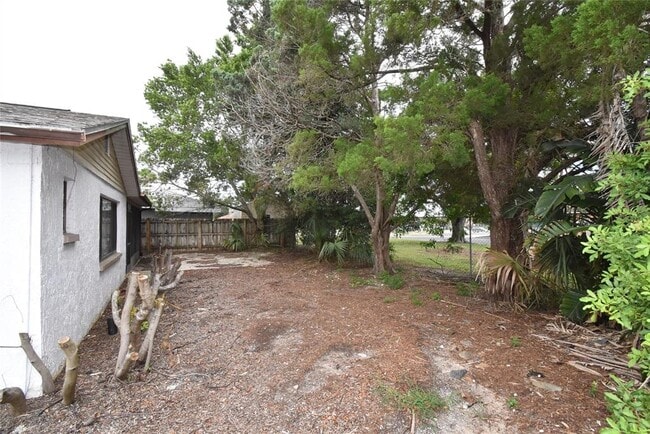 Building Photo - 7615 Karen Dr