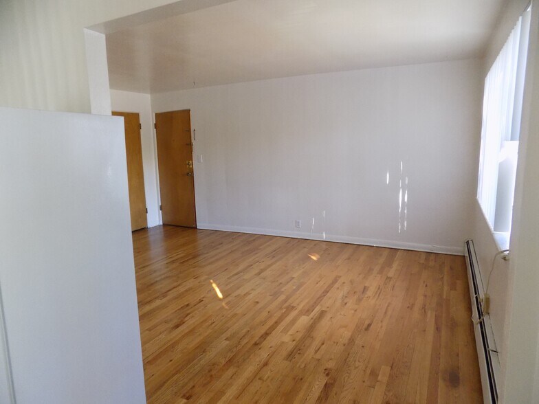 Building Photo - 1350 Columbine St