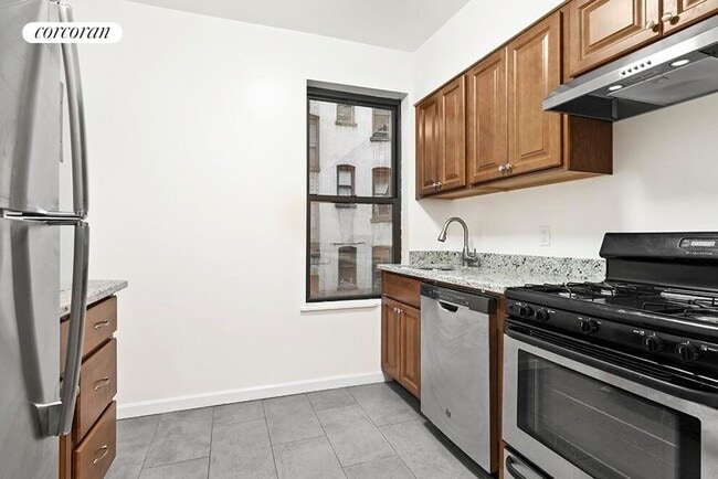 Primary Photo - 505 W 122nd St