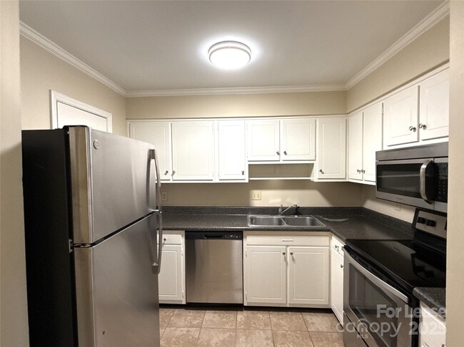 Building Photo - 3722 Park Rd