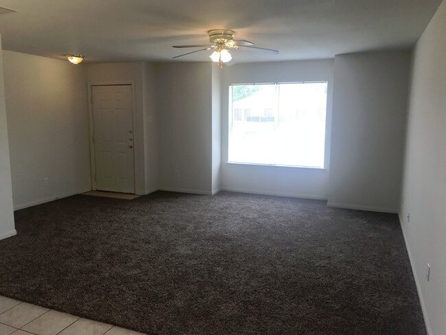 Building Photo - Duplex