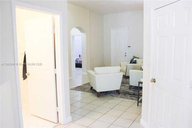 Building Photo - 2106 NE 40th Ave