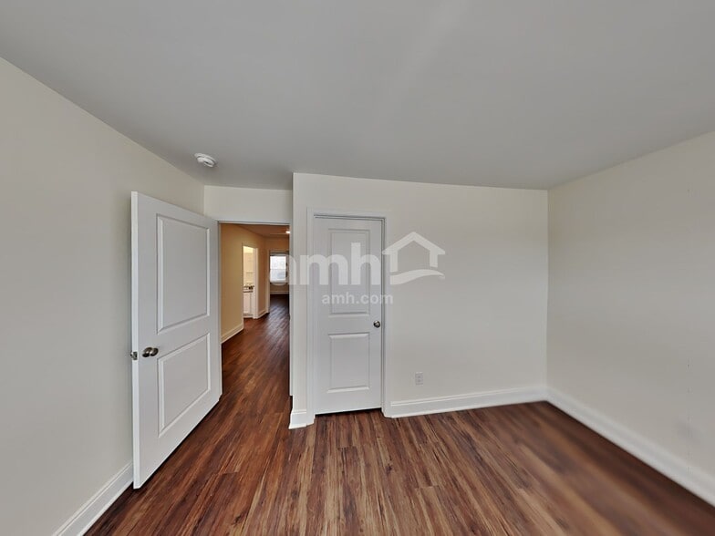 Building Photo - 2004 Williamshire Ln