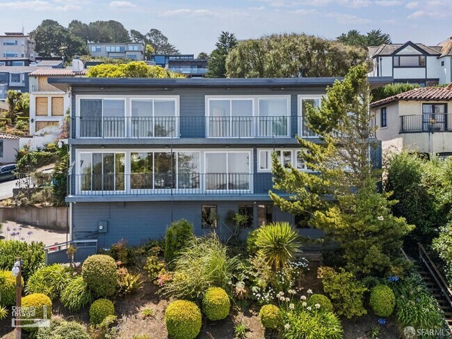 Building Photo - 2 Glenbrook Ave