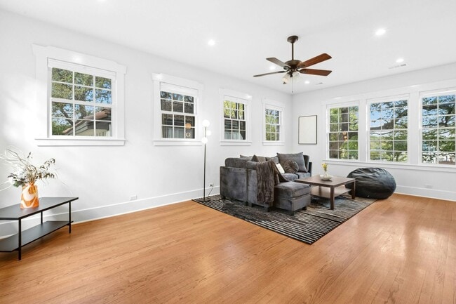 Building Photo - 1206 W 22 1/2 St