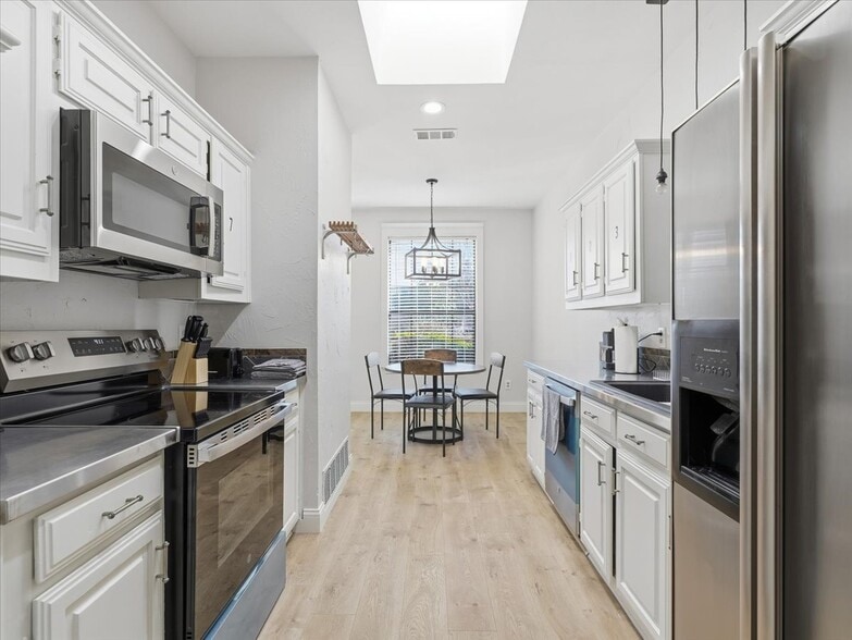 Building Photo - 2717 Sedgeway Ln