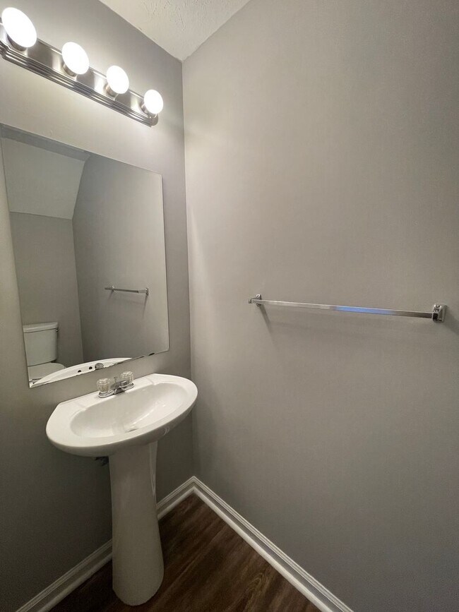 Building Photo - 1412/1414 Creekside