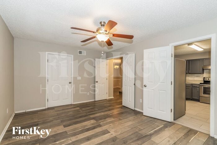 Building Photo - 11047 Traci Lynn Dr