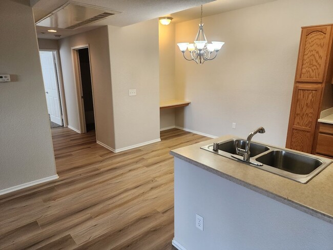 Building Photo - Upper Unit 3 Bedroom Condo with 1 Car Garage