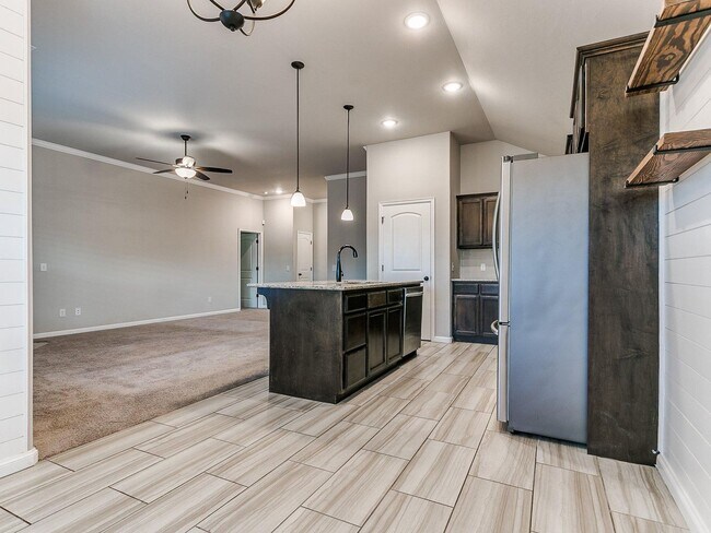 Building Photo - 3bed/2bath Home Available in the Heart of ...
