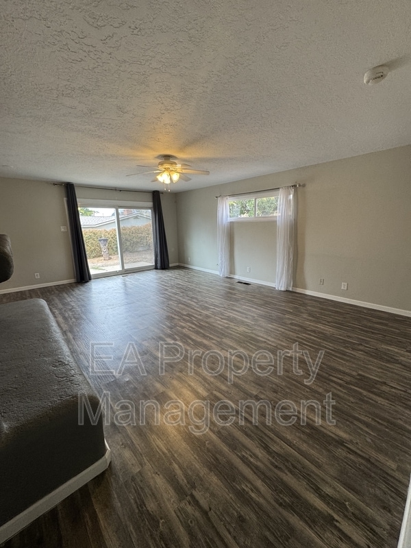 Building Photo - 1417 Dorothy St NE