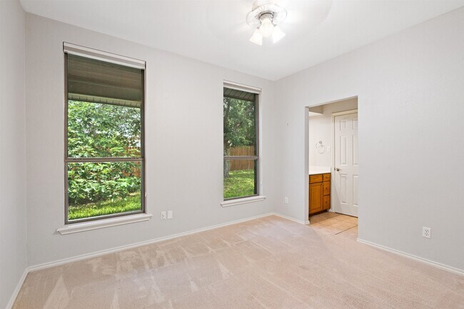 Building Photo - 307 Echo Valley Dr