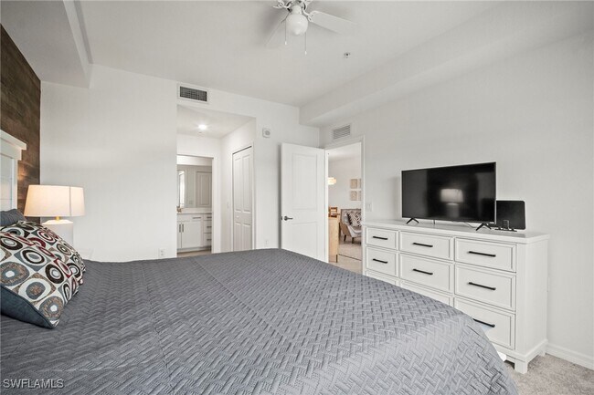 Building Photo - 15285 Grn Acrs Ave